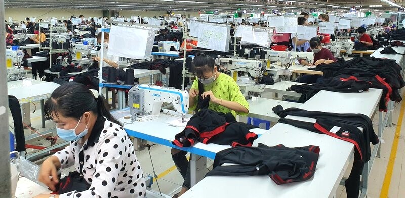 Hầu hết các công ty có vốn đầu tư nước ngoài tại tỉnh Bạc Liêu đều có thông báo thưởng Tết cho người lao động. Ảnh: Nhật Hồ