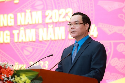 Chủ tịch Tổng LĐLĐ Việt Nam Nguyễn Đình Khang phát biểu chỉ đạo hội nghị. Ảnh: Hải Nguyễn 