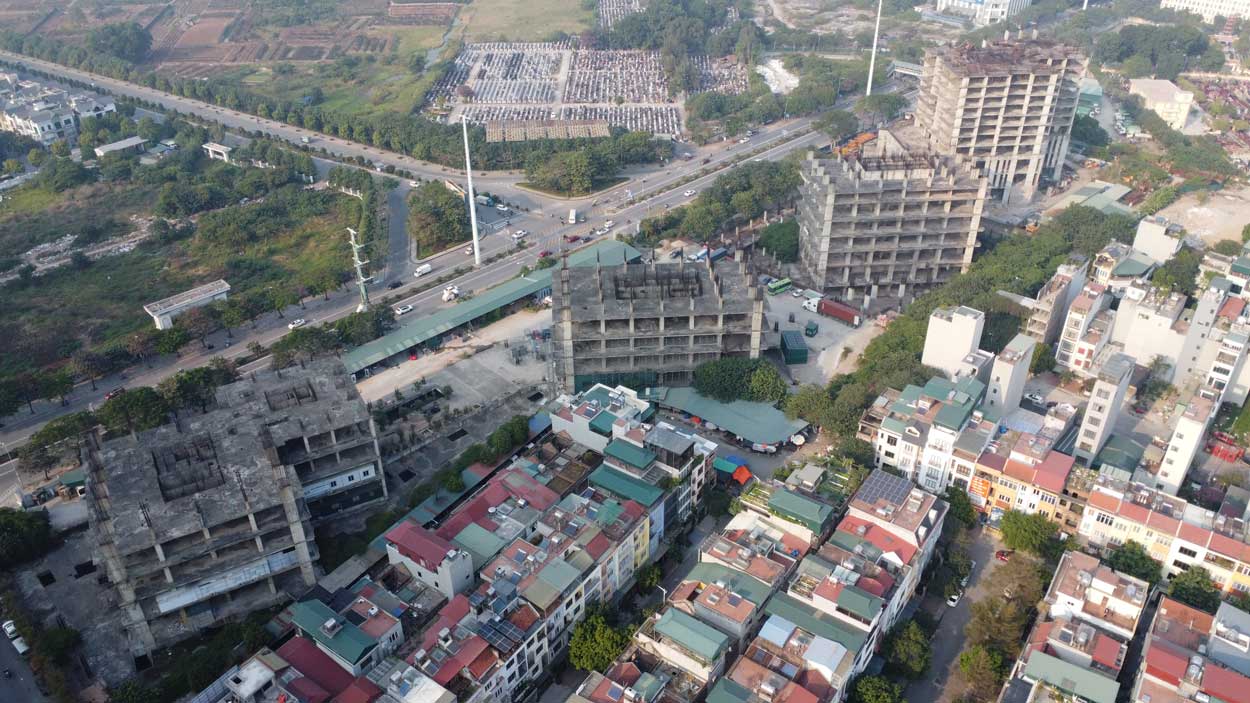 Với kỳ vọng xây dựng một khu đô thị mới đáng sống bậc nhất quận Hà Đông, dự án Usilk City (Văn Khê, Hà Đông) được khởi công từ năm 2008, có tổng mức đầu tư trên 10.000 tỉ đồng, với 13 tòa nhà cao 25 – 50 tầng; dự kiến sẽ được bàn giao vào cuối năm 2012 với 2.700 căn hộ hiện đại.