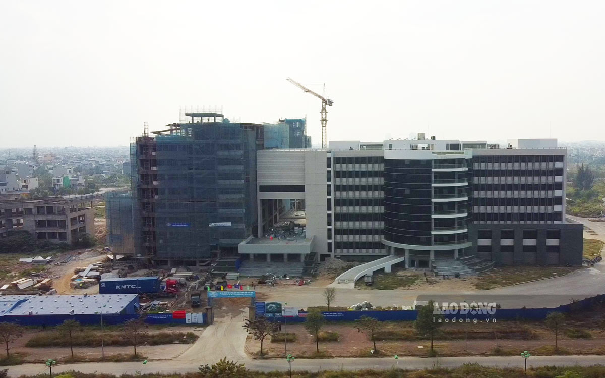Theo đó, dự án được thực hiện tại khu đất có diện tích 9,25ha tại phường Lộc Hạ (TP.Nam Định), được thiết kế với quy mô 700 giường bệnh, gồm các khoa, phòng theo tiêu chuẩn của Bệnh viện Đa khoa cấp tỉnh.