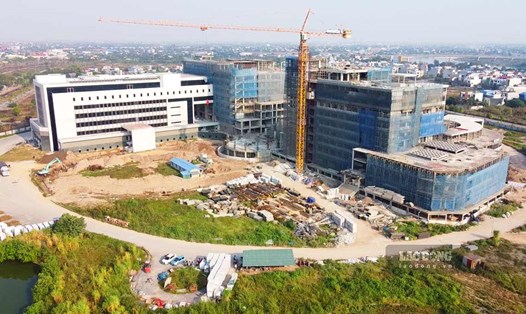 Toàn cảnh bệnh viện 700 giường ở Nam Định xây dựng lại sau 17 năm đắp chiếu. Ảnh: Lương Hà