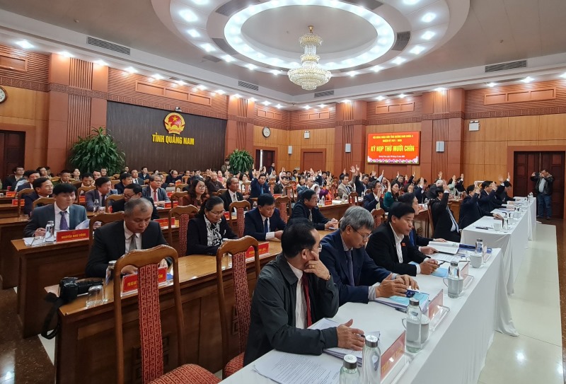 HĐND tỉnh Quảng Nam đồng ý bãi nhiệm chức vụ Phó Chủ tịch UBND tỉnh Quảng Nam đối với ông Trần Văn Tân. Ảnh: Hoàng Bin.