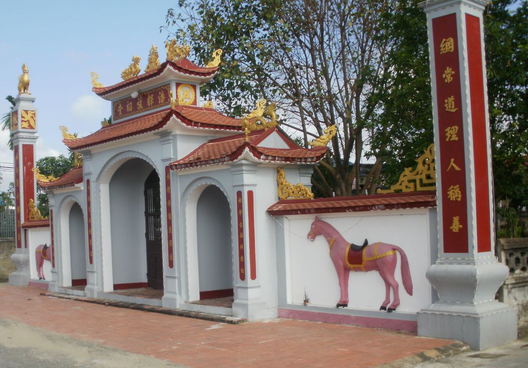 Tam quan nhà thờ họ Phan Huy ở thôn Thanh Tân, xã Thạch Châu, huyện Lộc Hà, tỉnh Hà Tĩnh.