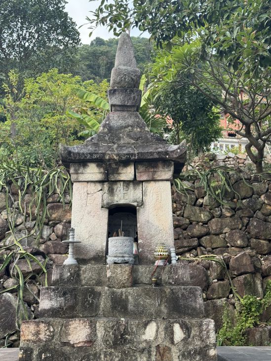 Tháp Thanh Quang, chứng nhân của lịch sử lâu dài chùa Vạn Triều.