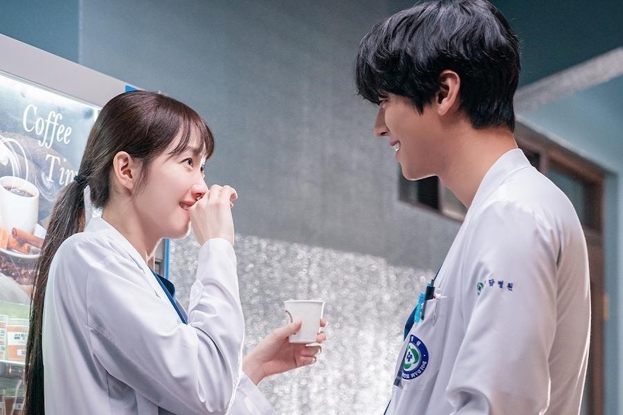 Ahn Hyo Seop - Lee Sung Kyung phim “Người thầy y đức 3” lọt top Cặp đôi đẹp nhất. Ảnh: Nhà sản xuất