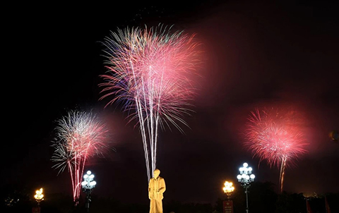 Tỉnh Nghệ An sẽ pháo hoa nghệ thuật dài chào đón năm mới 2024 tại Quảng trường Hồ Chí Minh. Ảnh: Hải Đăng