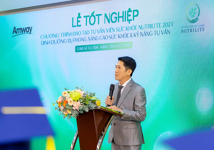 Ông Huỳnh Thiên Triều – Tổng Giám đốc Amway Việt Nam phát biểu tại buổi lễ.
