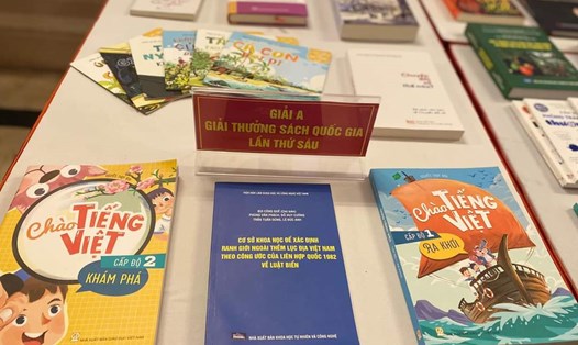 Bộ sách "Chào tiếng Việt" của Nhà xuất bản Giáo dục Việt Nam giành giải A giải thưởng Sách Quốc gia lần thứ sáu. Ảnh: Thanh Tùng