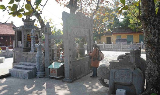 Di tích đền đá Canh Sơn (Xã Đoàn Lập, Tiên Lãng, Hải Phòng) là một trong điểm du lịch tâm linh nổi tiếng của huyện Tiên Lãng, nổi bật bởi kiến trúc hoàn toàn từ đá xanh. Ảnh: Mai Dung