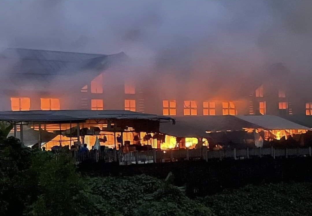 Khoảng 3h sáng 3.12, một vụ cháy cháy lớn xảy ra tại chợ Khe Tre - ngôi chợ lớn nhất của huyện Nam Đông,