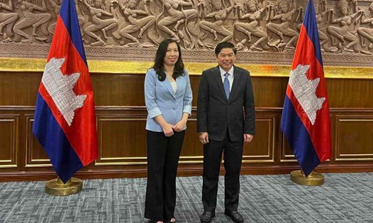 Thứ trưởng Lê Thị Thu Hằng và Quốc Vụ khanh thường trực Bộ Ngoại giao và Hợp tác quốc tế Campuchia Sea Kosal. Ảnh: Bộ Ngoại giao