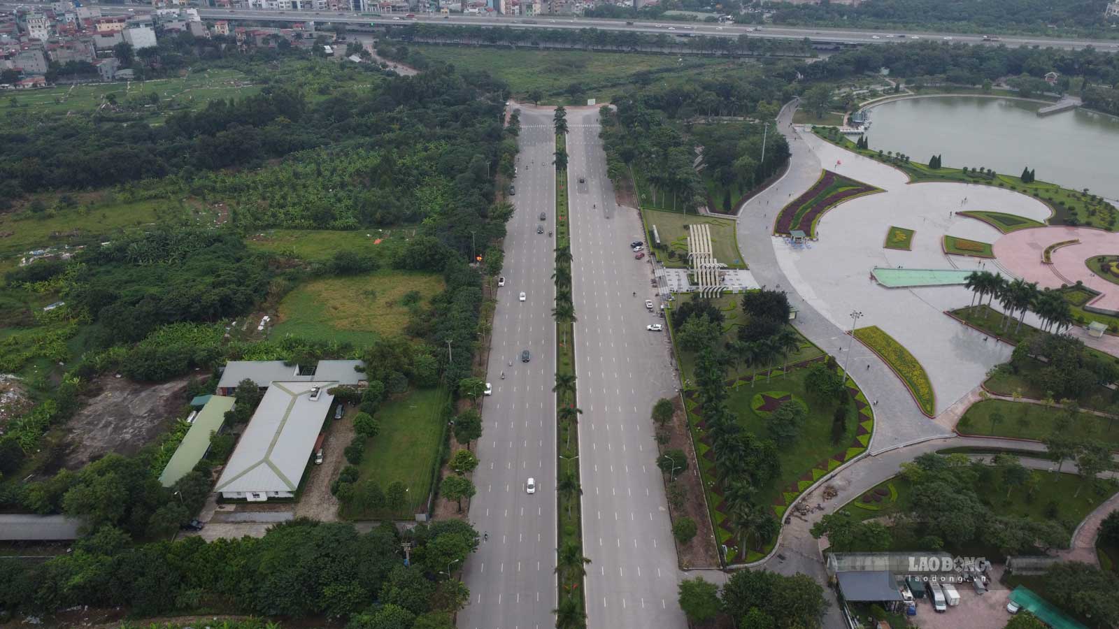 Tuyến đường thứ 2 được thí điểm là vỉa hè quanh công viên Hòa Bình và đường Hoàng Minh Thảo (quận Bắc Từ Liêm).