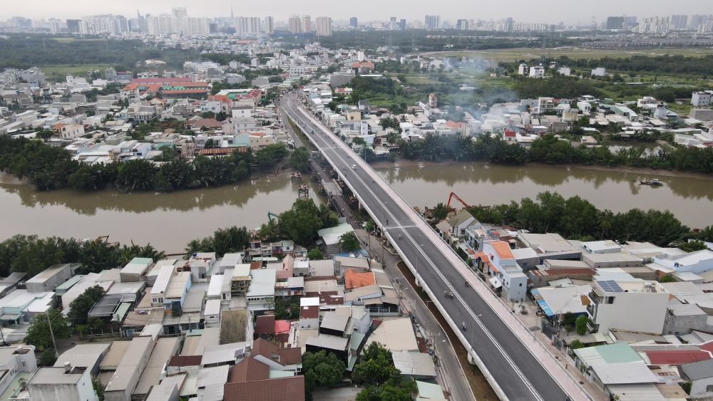  Dự án xây dựng cầu Long Kiểng (huyện Nhà Bè) mới, được UBND TPHCM phê duyệt từ năm 2001, tuy nhiên, do gặp nhiều vướng mắc liên quan đến quy mô, nguồn vốn, giải phóng mặt bằng, phải chờ điều chỉnh nên đến năm 2018 mới bắt đầu xây dựng.