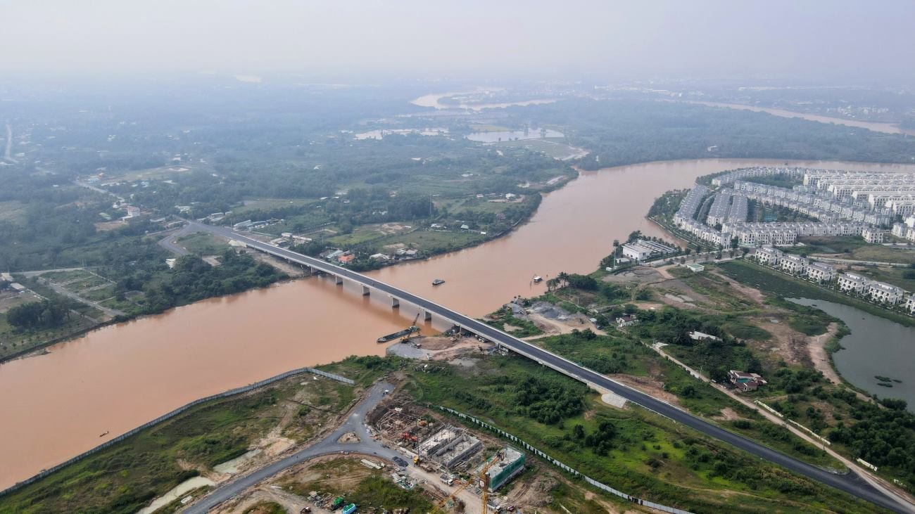 Dự án cầu Long Đại (tên cũ là dự án cầu đường Phước Thiện) nối đôi bờ của 2 phường Long Bình và Long Phước (TP Thủ Đức) có vốn đầu tư hơn 353 tỉ đồng, được phê duyệt năm 2015 và khởi công năm 2017. Dự kiến hoàn thành sau 2 năm, tuy nhiên phải tạm ngưng thi công vào năm 2019 do vướng giải phóng mặt bằng.