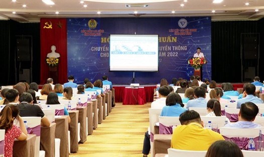 Hội nghị tập huấn kỹ năng chuyển đổi số cho cán bộ CĐCS tại các doanh nghiệp trên địa bàn tỉnh Ninh Bình. Ảnh: Diệu Anh
