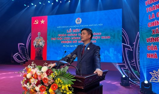 Phó Chủ tịch Tổng Liên đoàn Lao động Việt Nam Ngọ Duy Hiểu báo cáo kết quả Đại hội XIII Công đoàn Việt Nam. Ảnh: Mai Quý