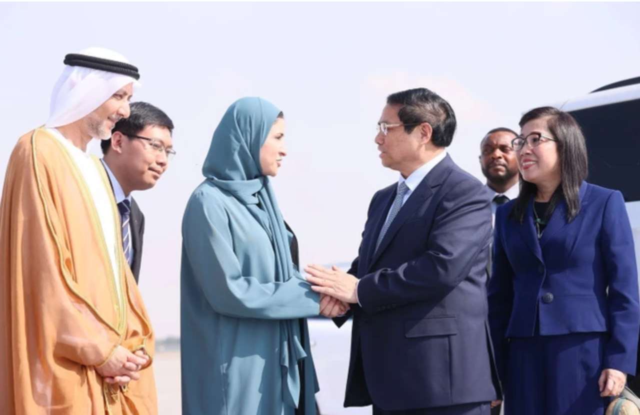 Lễ tiễn Thủ tướng Phạm Minh Chính và Phu nhân kết thúc chuyến tham dự Hội nghị COP28 tại UAE. Ảnh: TTXVN