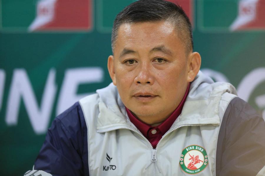 Huấn luyện viên Quang Huy hài lòng với chiến thắng của câu lạc bộ Bình Định. Ảnh: Minh Dân