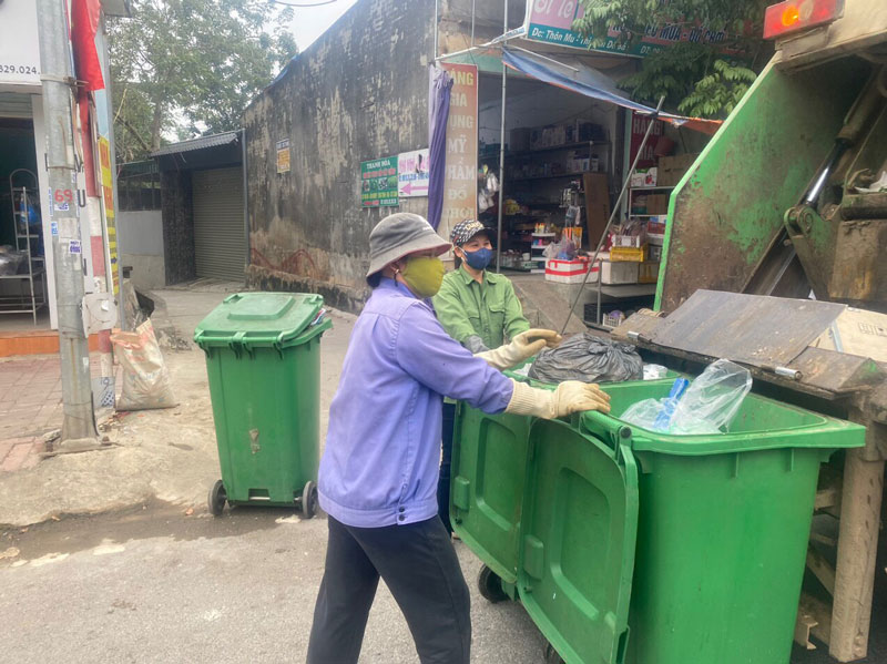 Huyện Đà Bắc tích cực triển khai thu gom, xử lý chất thải để bảo vệ môi trường. Ảnh: Đinh Đại