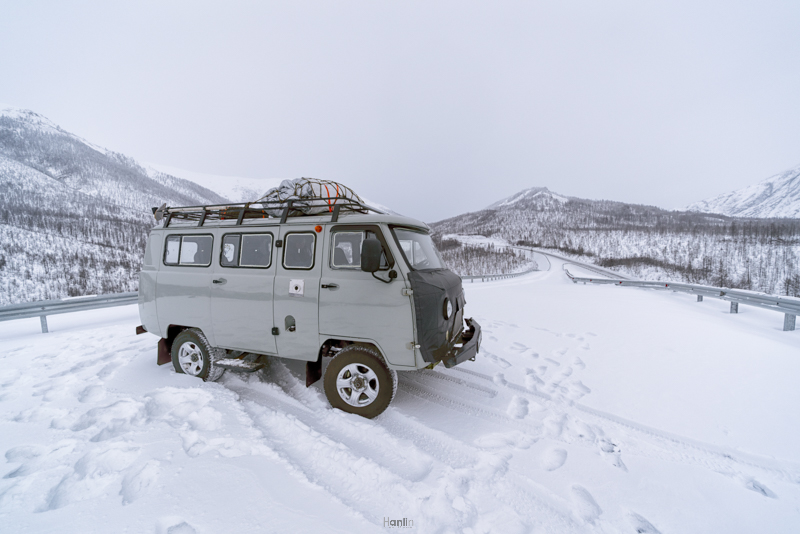 Các chiếc xe ô tô ở Oymyakon đều phải được bảo dưỡng thường xuyên để tránh hỏng hóc. Ảnh: 