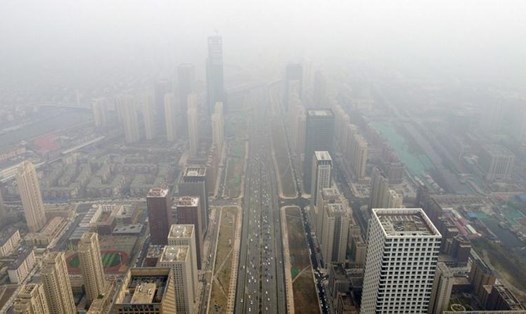 Một đợt sương mù ở Thiên Tân, Trung Quốc. Ảnh minh họa: Xinhua