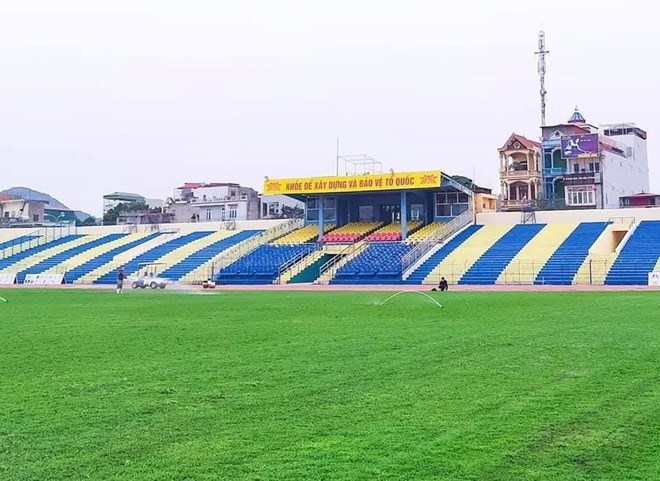 Mặt cỏ sân Thanh Hoá từ xuống cấp đến chất lượng hàng đầu V.League