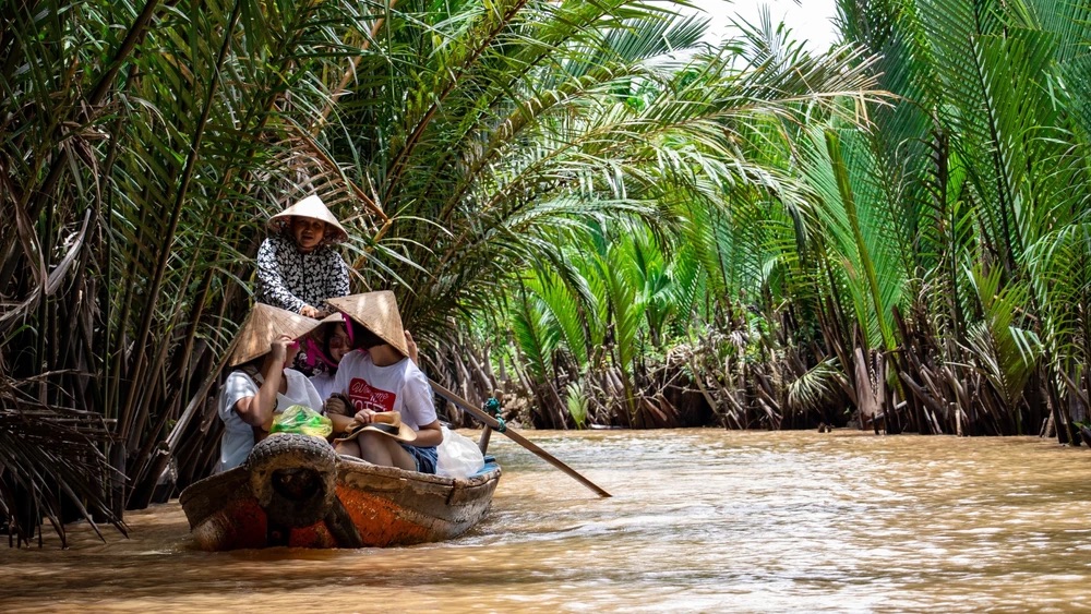 Đi thuyền khám phá địa đạo Củ Chi và đồng bằng sông Cửu Long. Ảnh: malcoo