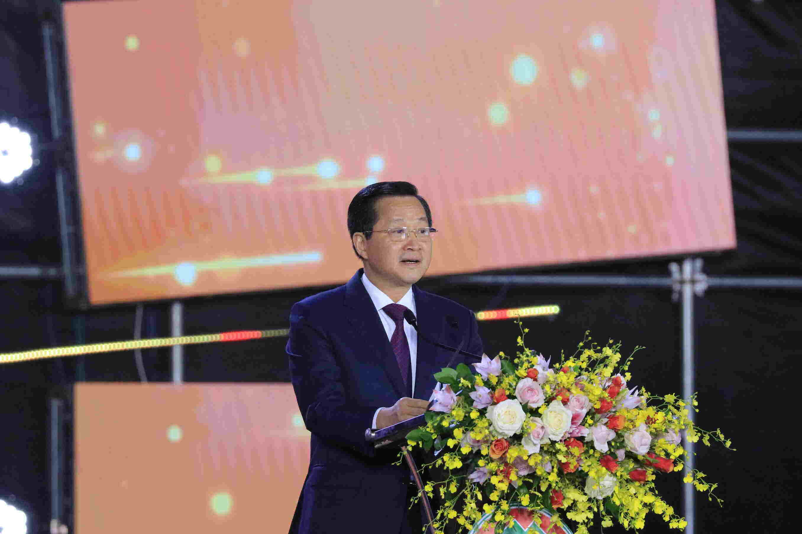 Phó Thủ tướng Lê Minh Khái chúc mừng lịch sử hào hùng và những thành tựu to lớn mà Đà Lạt đã đạt được. Ảnh: Mai Hương