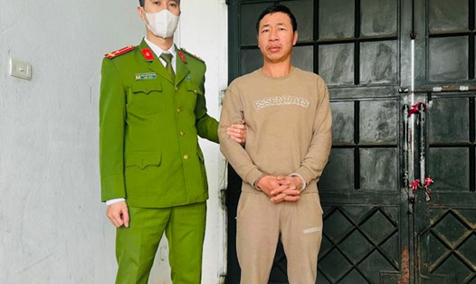 Đối tượng Trương Mậu Long bị bắt giữ. Ảnh: Công an TP.Đồng Hới