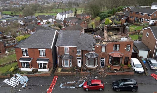 Những căn nhà bị bão Gerit tàn phá ở Vương quốc Anh. Ảnh: Chụp màn hình