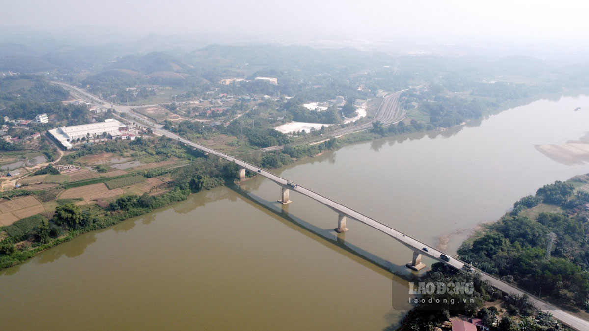 Cầu Mậu A, huyện Văn Yên khởi công năm 2001 được khánh thành đưa vào sử dụng năm 2003.