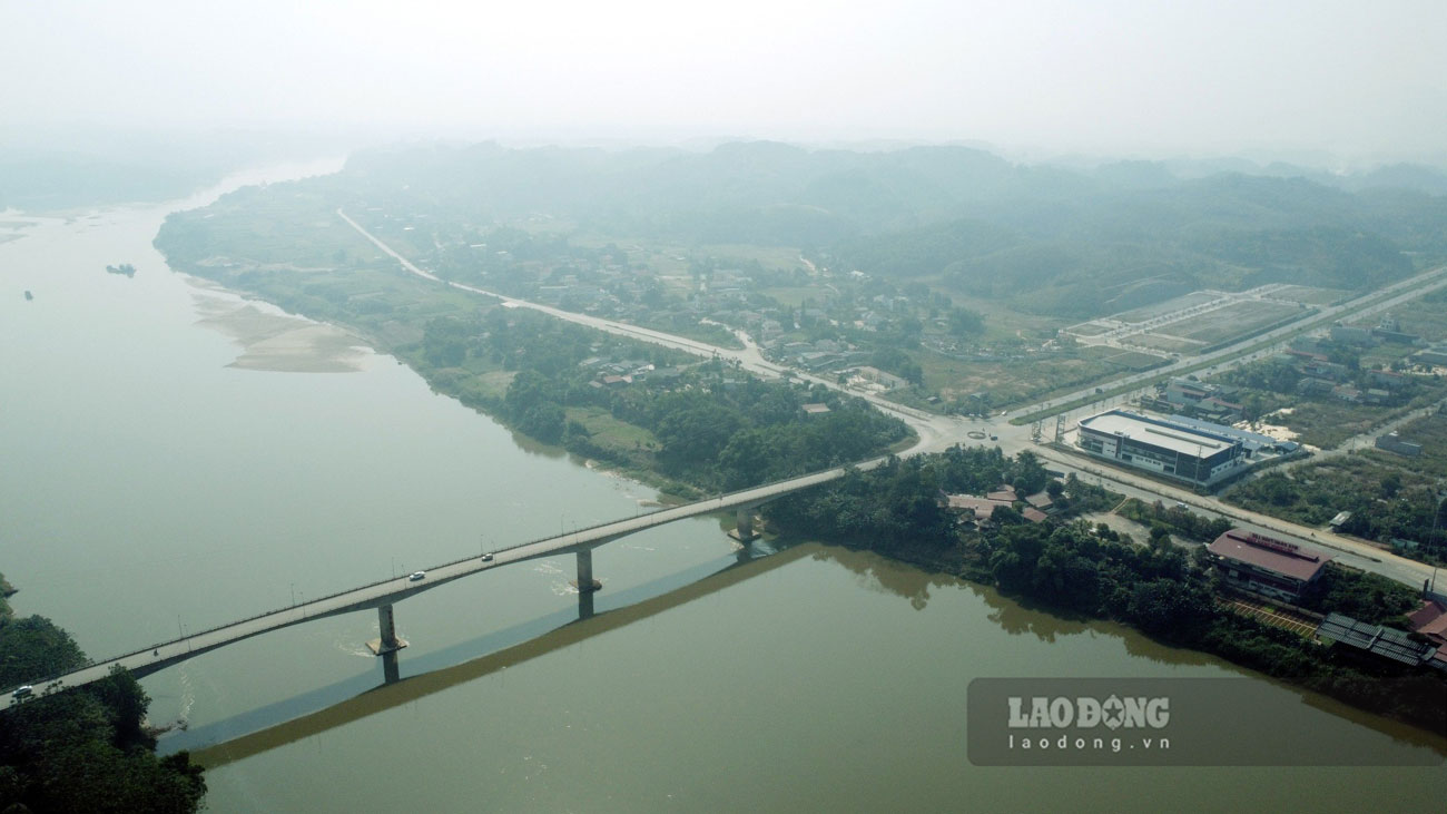 Cầu Văn Phú có tổng chiều dài 474,96m; tổng bề rộng 10m; quy mô cầu vĩnh cửu bê tông cốt thép và bê tông cốt thép dự ứng lực; tổng số vốn đầu tư 50 tỉ đồng.
