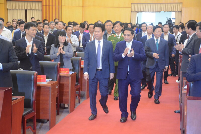 Thủ tướng tới dự Hội nghị Tổng kết năm 2023, triển khai nhiệm vụ 2024 ngành TNMT. Ảnh: La Duy
