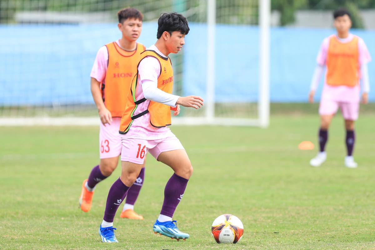 Sáng 31.12, đội tuyển U23 Việt Nam tiếp tục có buổi tập tích cực tại Trung tâm đào tạo bóng đá trẻ Việt Nam. Đây là đợt tập huấn nhằm chuẩn bị cho vòng chung kết U23 châu Á 2024 vào giữa năm sau. 