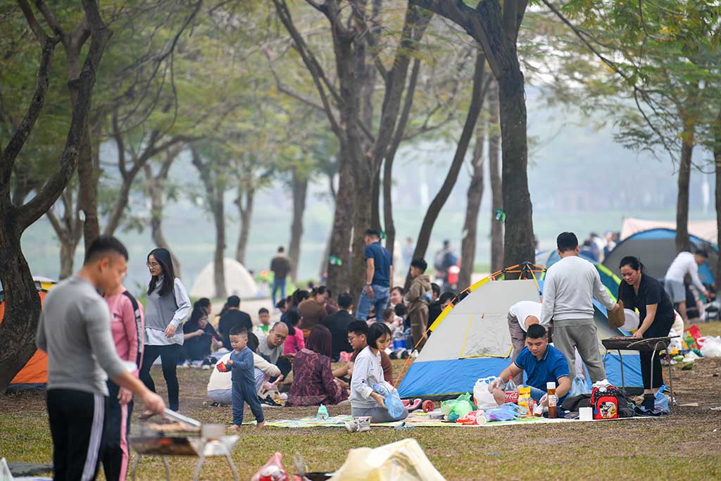 Mọi người thường cắm trại từ 8-9 giờ sáng cho đến chiều tối. Nếu muốn ở lại qua đêm, cần phải liên hệ trước với ban quản lý công viên. 