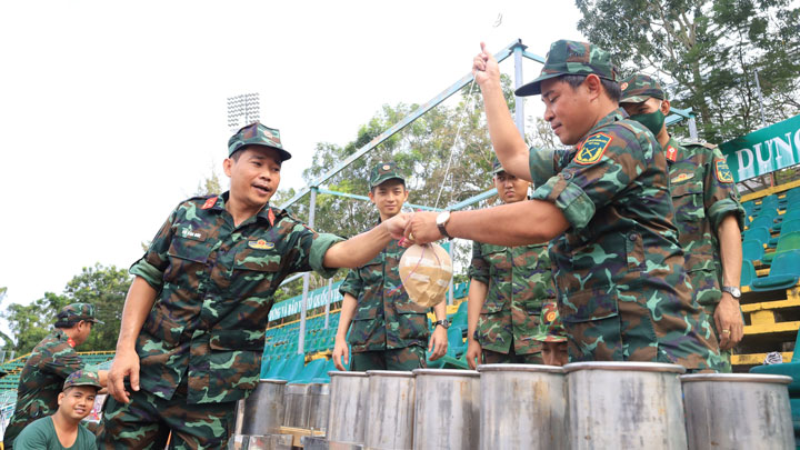 Màn bắn pháo hoa tầm cao sẽ diễn ra vào khoảng 21h17 tối 31.12, tại Sân vận động Cần Thơ. Ảnh: Yến Phương