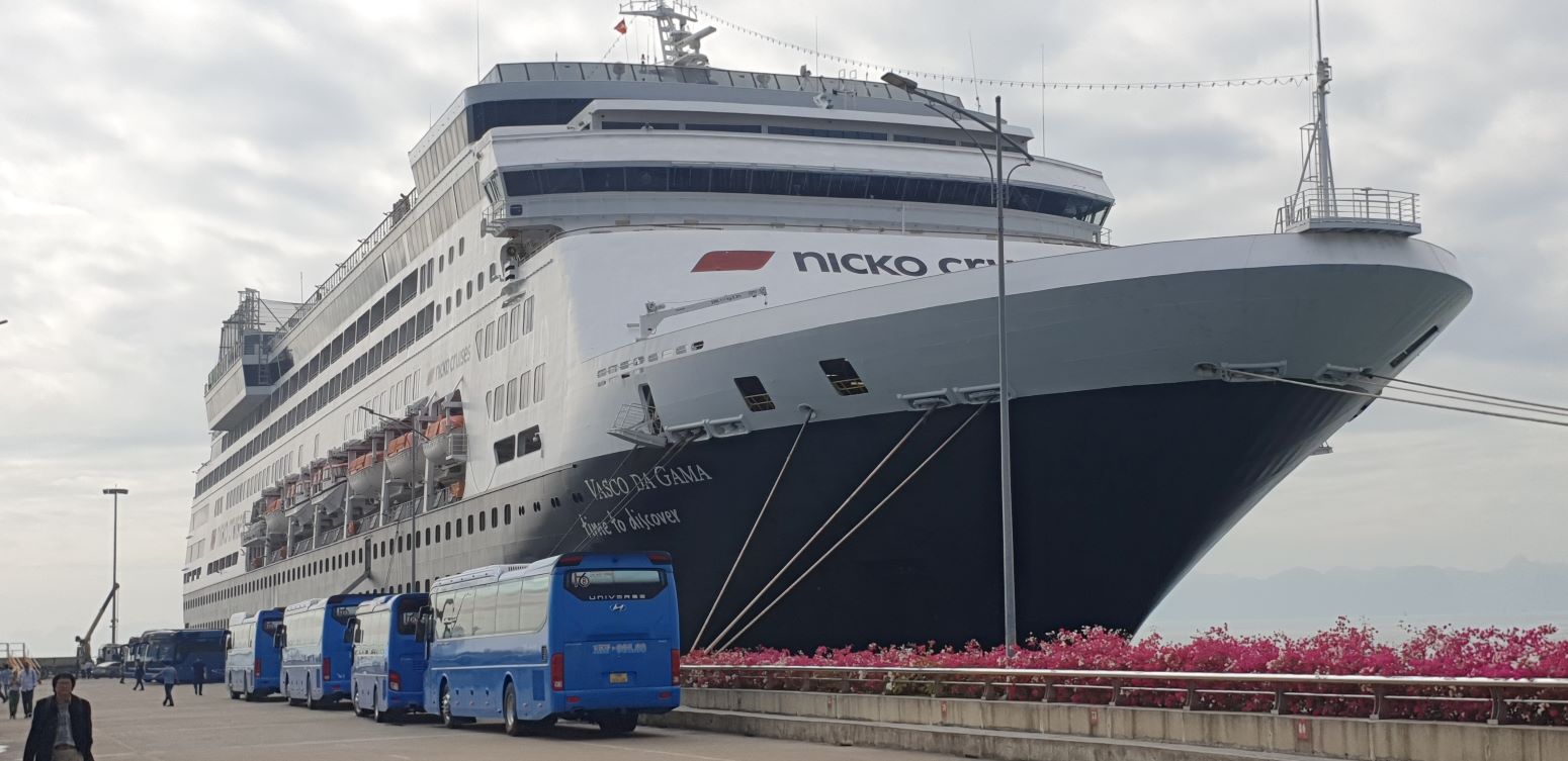 Khách của tàu Nicko Cruises được đánh giá đều khách hạng sang. Ảnh: Nguyễn Hùng