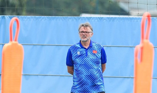 Đội tuyển Việt Nam và huấn luyện viên Philippe Troussier chỉ có 1 trận giao hữu trước Asian Cup 2023. Ảnh: Minh Dân
