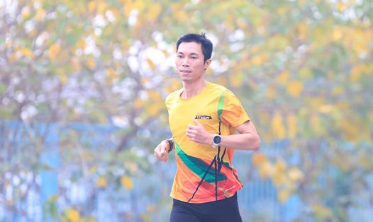Runner Đào Bá Tuân xác lập kỷ lục chạy liên tục 365 ngày với hơn 8.200km. Ảnh: Minh Dân
