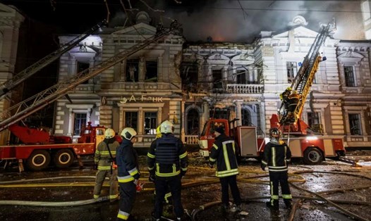 Nhà cửa bị hư hại sau cuộc tấn công của Nga vào Kharkiv, Ukraina, ngày 31.12.2023. Ảnh chụp màn hình