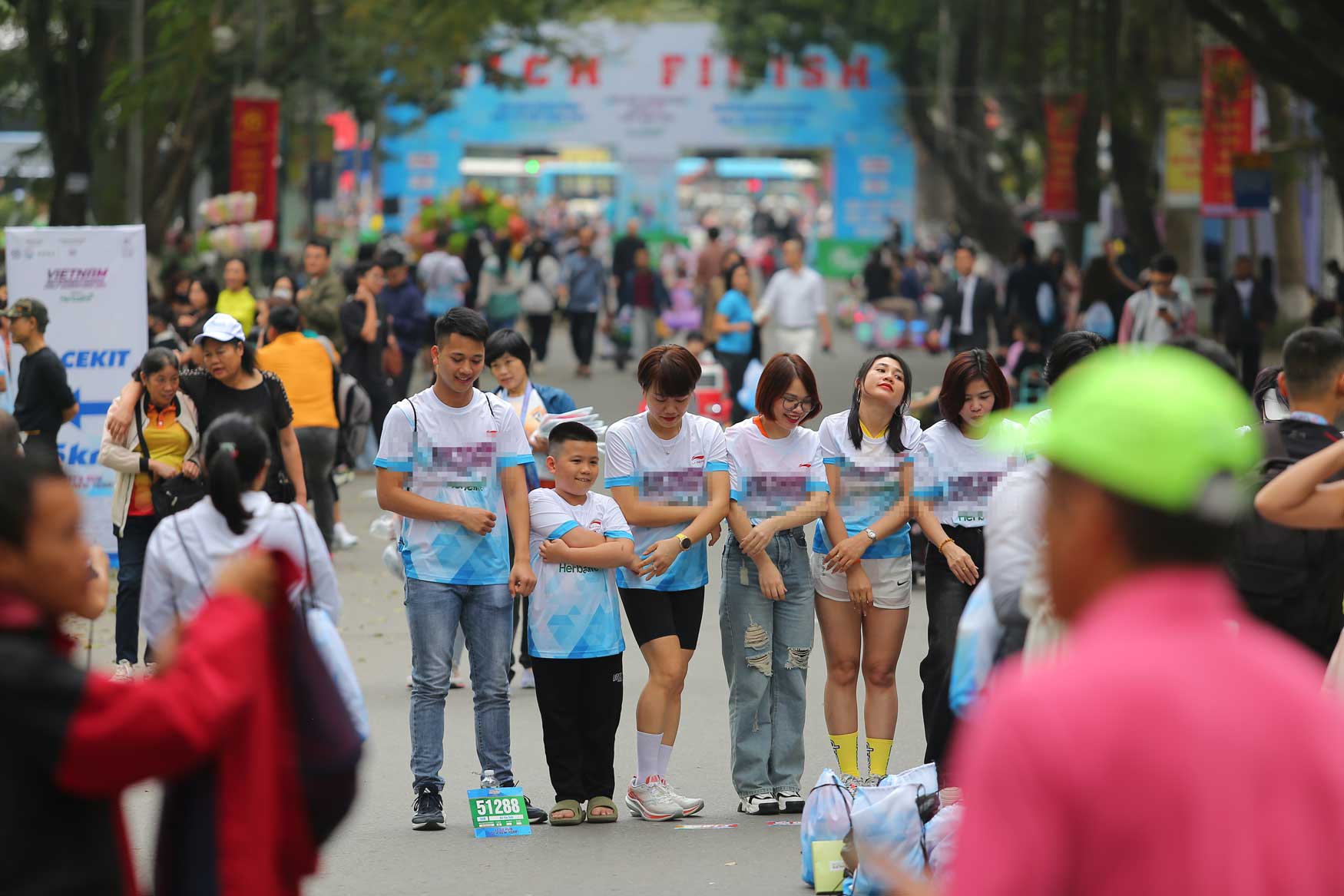 Không khí tại phố đi bộ Trần Nhân Tông trong ngày cuối cùng của năm 2023. Ảnh: Vĩnh Hoàng 