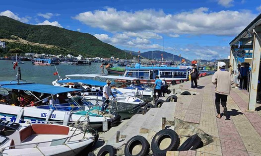 Dịp lễ này, Nha Trang hút khách du lịch dịp lễ, thời tiết thuận lợi. Ảnh: Hữu Long