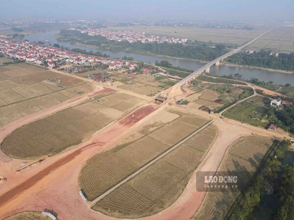 Toàn cảnh công trường thi công cầu Xuân Cẩm - Bắc Phú cuối năm 2023. Ảnh: Vân Trường 