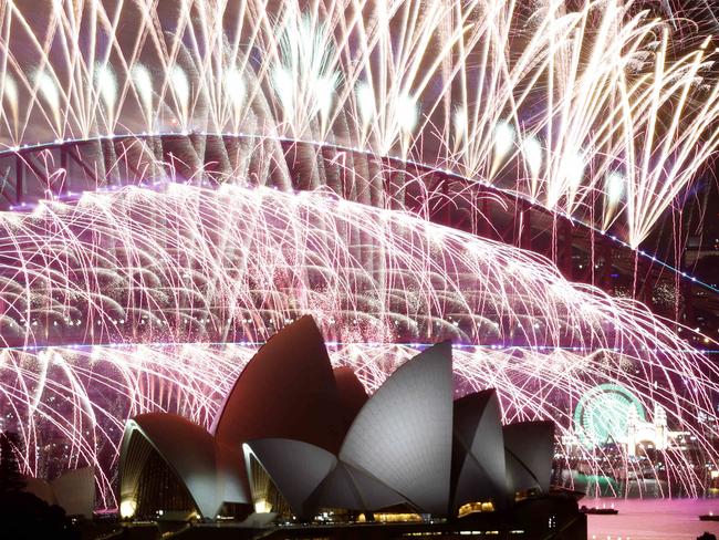 Bầu trời Sydney rực rỡ với màn pháo hoa đón năm mới 2024. Ảnh chụp màn hình