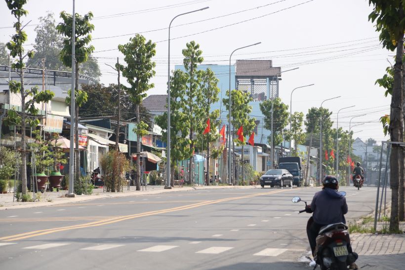 Nay Phan Đăng Lưu đã được mở rộng lên 22m với nhiều làn xe, có vỉa hè và hệ thống hạ tầng kỹ thuật đầy đủ. 