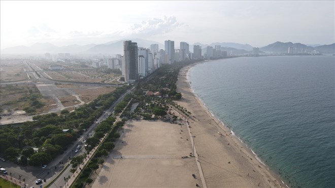 Khánh Hòa gia hạn loạt dự án ven biển đường Trần Phú để chờ phê duyệt quy hoạch. Ảnh: Hữu Long 