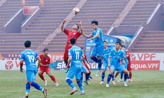 Câu lạc bộ Đà Nẵng (xanh) giữ vững ngôi đầu bảng xếp hạng giải hạng Nhất Quốc gia. Ảnh: VPF