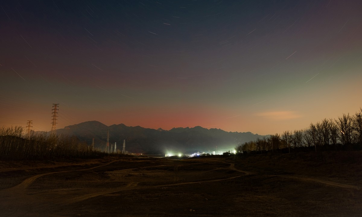 Cực quang được quan sát từ Bắc Kinh ngày 1.12.2023. Ảnh: CFP