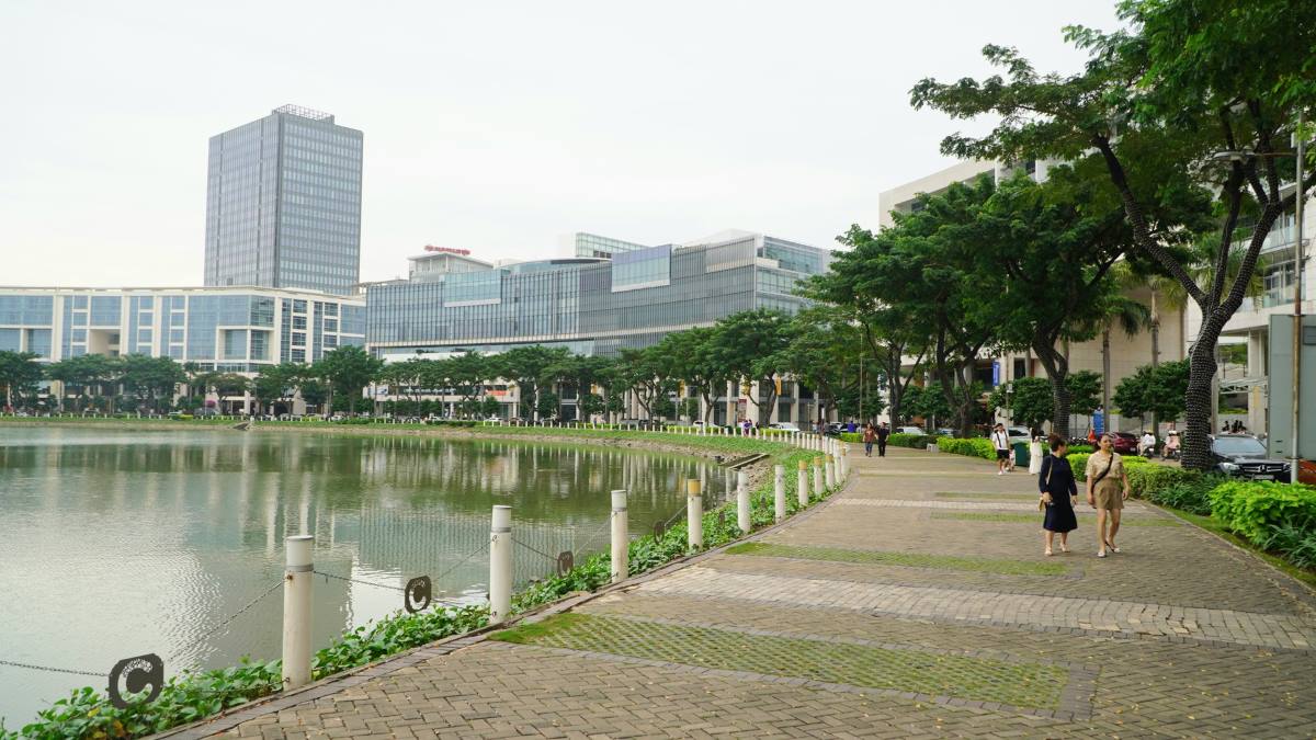 Theo đề xuất của Sở Công thương TPHCM, tại khu vực hồ Bán Nguyệt - cầu Ánh Sao Phú Mỹ Hưng (phường Tân Phú, Tân Phong) sẽ thành lập phố đi bộ, thương mại - ẩm thực và văn hóa với 9.000m2.