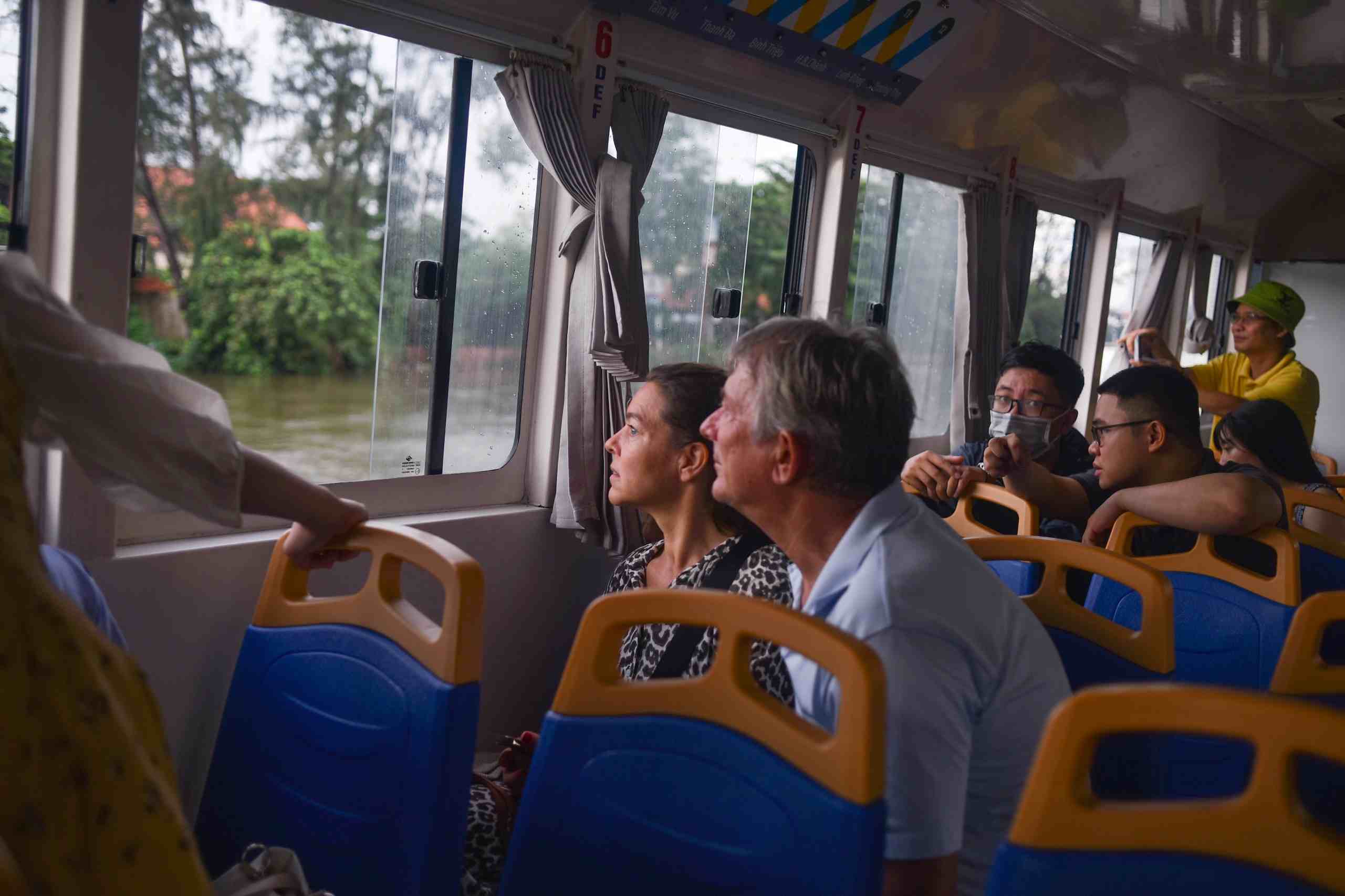 Trải nghiệm du lịch sông nước tại TPHCM với Water bus. Ảnh: Lý Linh